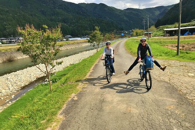 1-Day Rural E-Bike Tour in Hida