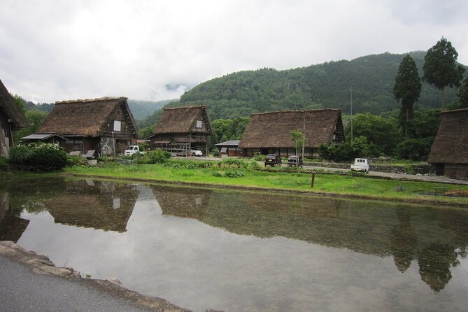 One-Day Bus Tour Departing From Kanazawa Station: Shirakawa-Go/Takayama Tour Platinum Route Bus Tour”