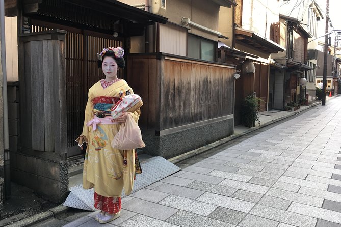 Discover Kyotos Geisha District of Gion! - Meeting and Pickup Details