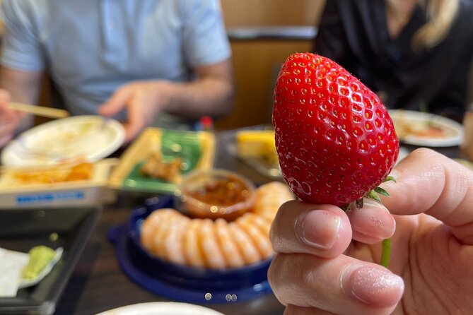 Tsukiji Fish Market Tour in Tokyo With Samples and Coffee - Sampling Seafood Delights