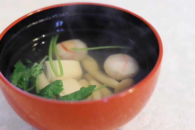 Authentic Seasonal Japanese Home Cooking Lesson With a Charming Local in Kyoto - Meeting Michiyo