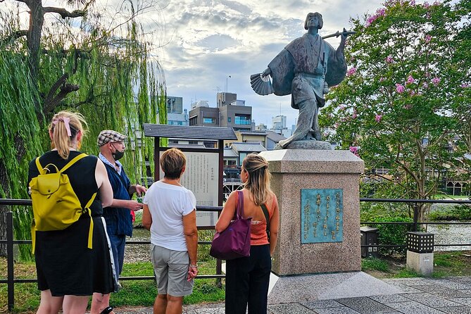 Kyoto Gion Night Walk - Small Group Guided Tour - What to Expect From Guides