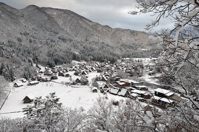 Gokayama and Shirakawago Photoshoot by Professional Photographer - Capturing Unforgettable Moments