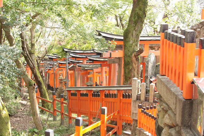 Inside of Fushimi Inari - Exploring and Lunch With Locals - Dining Experience With Locals