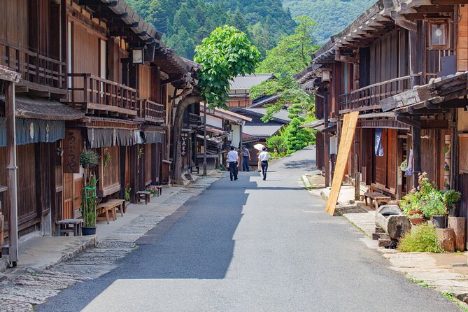 Magome & Tsumago Nakasendo Trail Day Hike With Government-Licensed Guide - Traveler Experiences