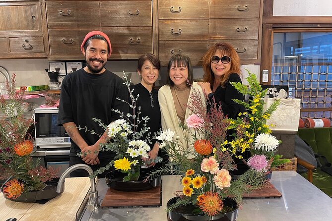 Flower Arrangement Ikebana in YANAKA / Taito-ku / TOKYO. - Just The Basics