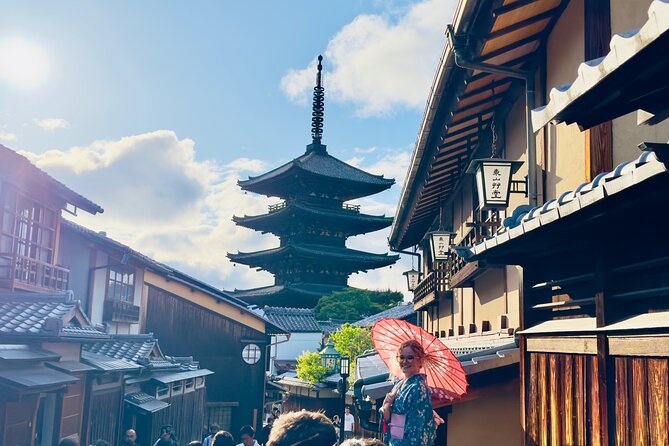 Kyoto Sunset Tour: Gion District, Pontocho, Yasaka & Secrets - Highlights of Gion District