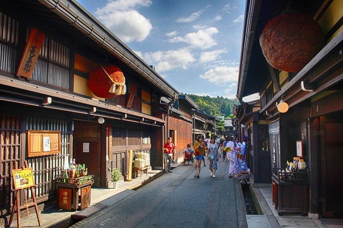 Takayama Full-Day Private Tour With Government Licensed Guide - Transportation Details