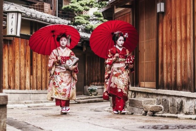 Kyoto Luxury Sake, Whisky and Cocktail Tour - Dinner and Local Delicacies