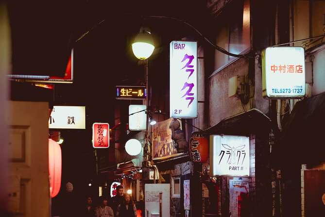 Private Shinjuku Evening Walking Tour With a Local Guide - Food and Drinks Included