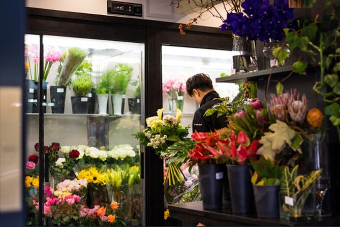 Special Ikebana Experience Guided by an Ikebana Master, Mrs. Inao - Guided by Mrs. Inao