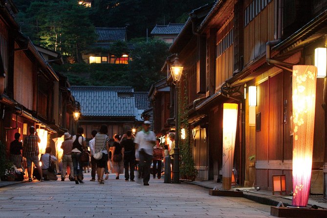 Guided Night Tour to Feel the Samurai Culture in Kanazawa - Key Points