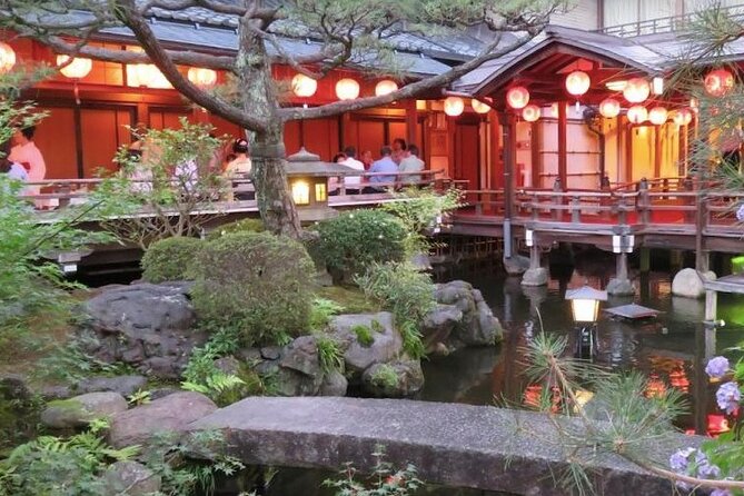 Maiko/Geisha Beer Garden & Local Sake Stand Private Tour in Kyoto - Itinerary and Schedule