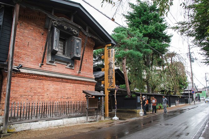 Samurai Food Walk in Kakunodate - Traditional Samurai Houses