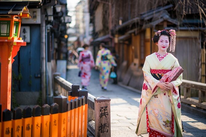 Kyoto Gion Tour Maiko or Geisha Dinner Included - Key Points