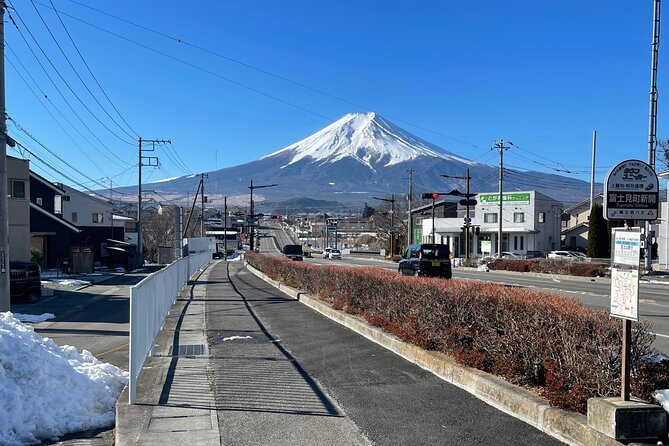 Mt FUJI – Panoramic Tour With Hoto Lunch Sake Samplings and Onsen