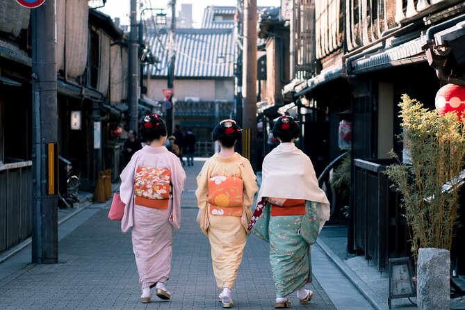 2 Hours Tour in Historic Gion: Geisha Spotting Area Tour - Pricing and Group Size