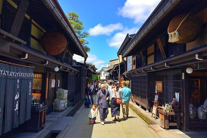 Takayama Arts & Crafts Local Culture Private Tour With Government-Licensed Guide - Guide Qualifications