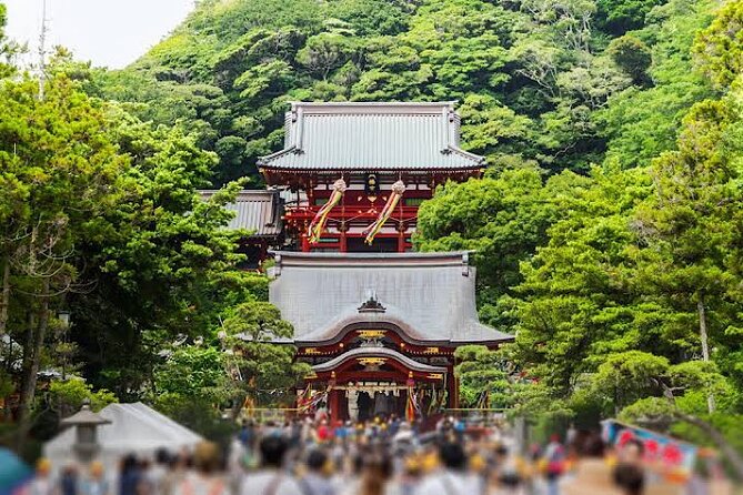 Private Kamakura and Yokohama Sightseeing Day Trip With Guide - Pricing and Group Size