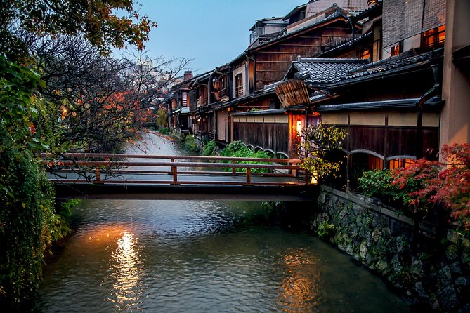 2 Hours Tour in Historic Gion: Geisha Spotting Area Tour - Participant Experience